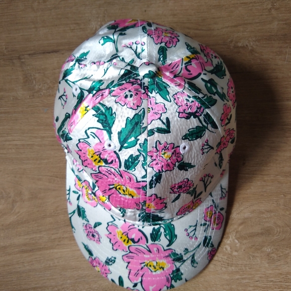 Floral cap - Picture 2 of 3